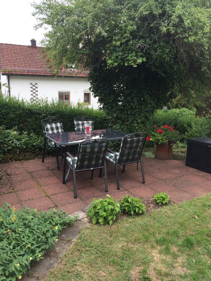 Ferienwohnung Im Gruenen Illschwang Ngoại thất bức ảnh